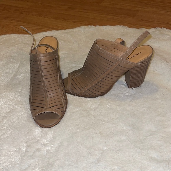 Lucky Brand size 9.5 M heel shoe - Picture 1 of 5
